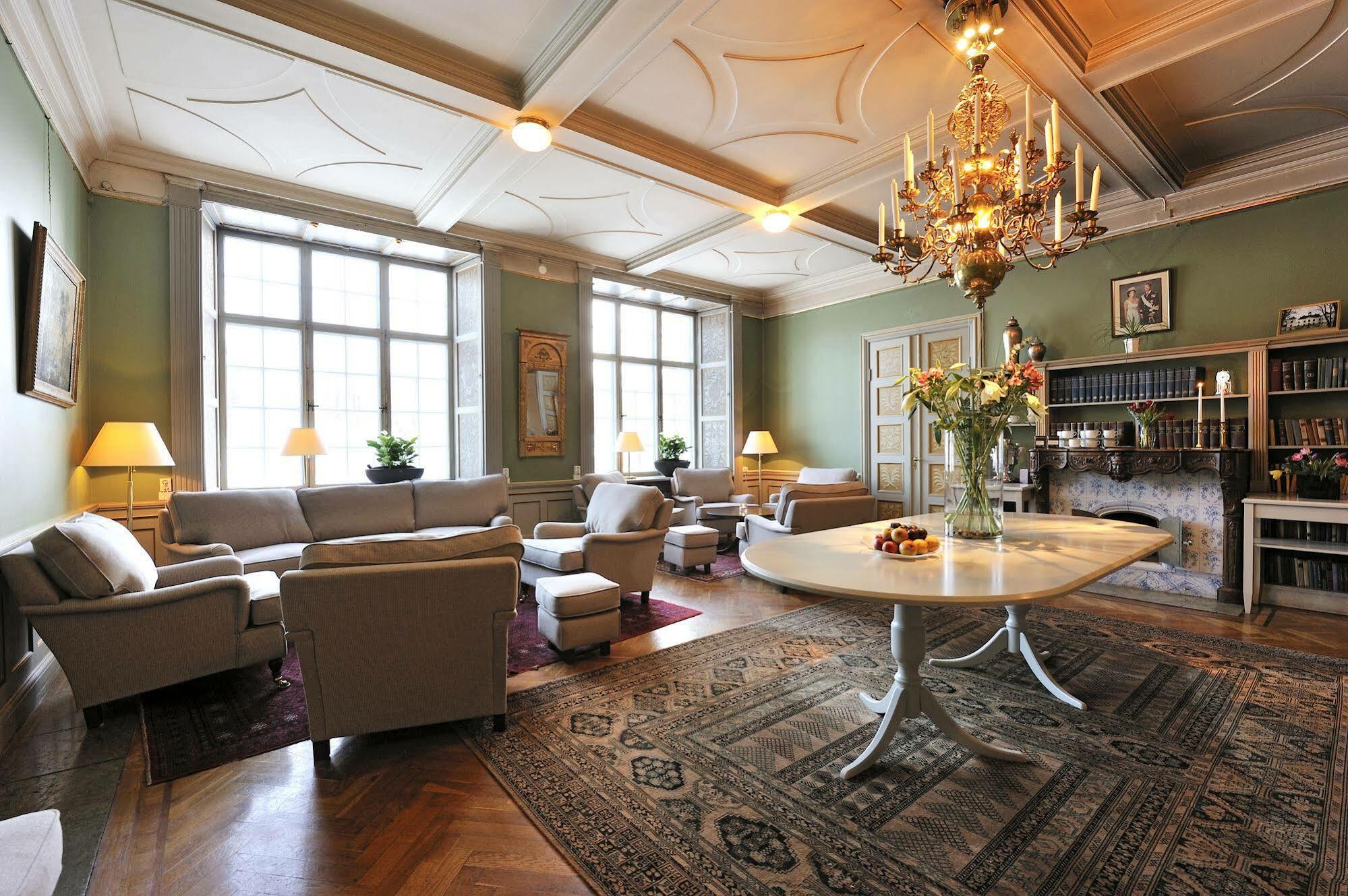 Naesby Slott Hotel แทบี ภายนอก รูปภาพ